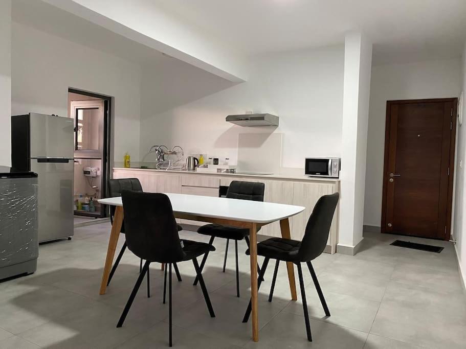Modern Flat In Flic En Flac-Walk To The Beach Buitenkant foto