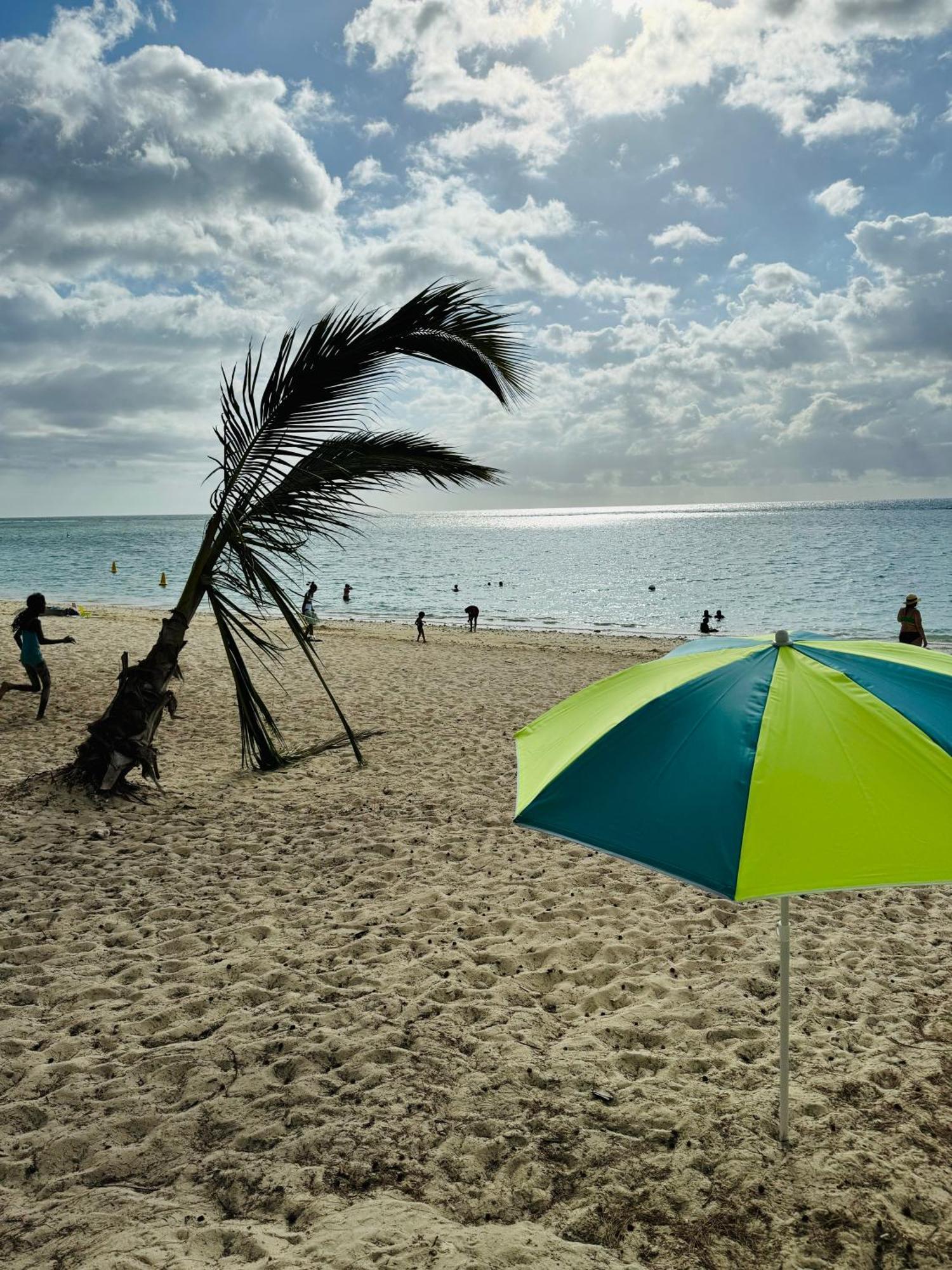Modern Flat In Flic En Flac-Walk To The Beach Buitenkant foto
