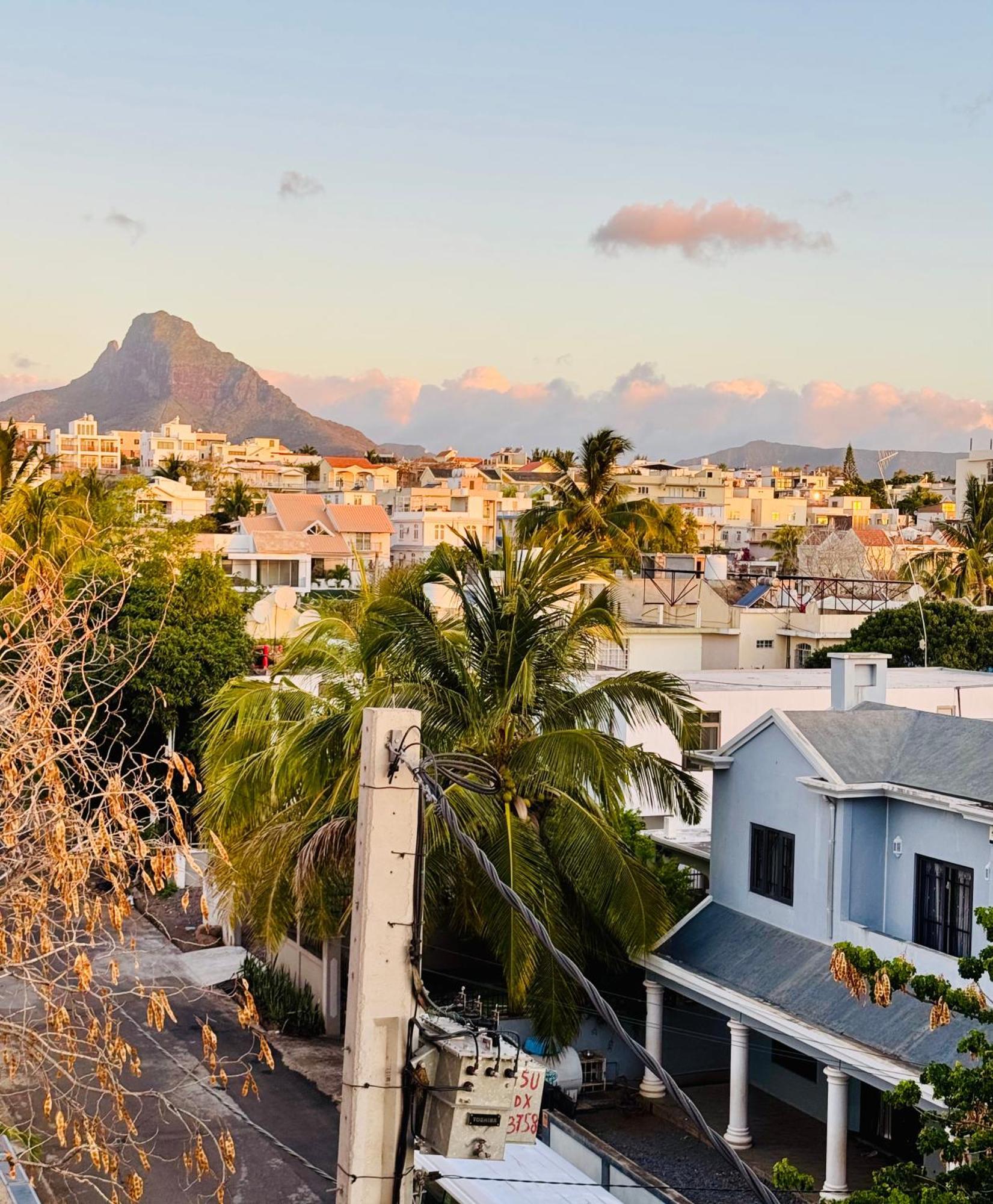 Modern Flat In Flic En Flac-Walk To The Beach Buitenkant foto